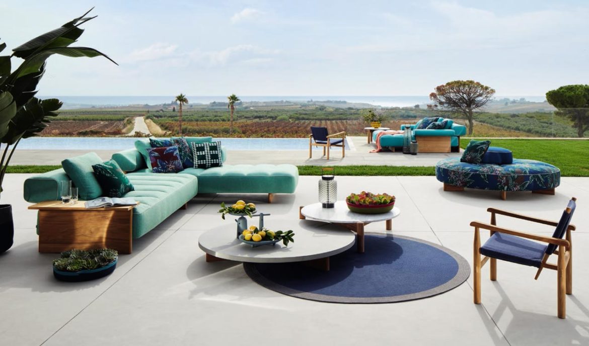 Comodità e innovazione per la prima collezione outdoor by Cassina